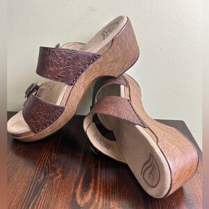 Dansko Sophie Floral Tooled Brown size 39
